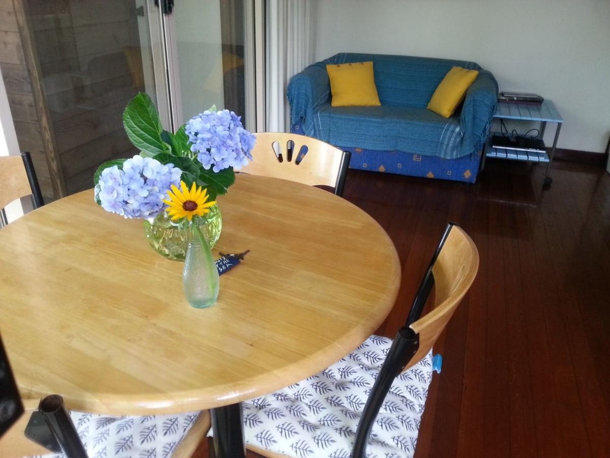 Benji'S By The Sea Apartment Scotts Head Room photo