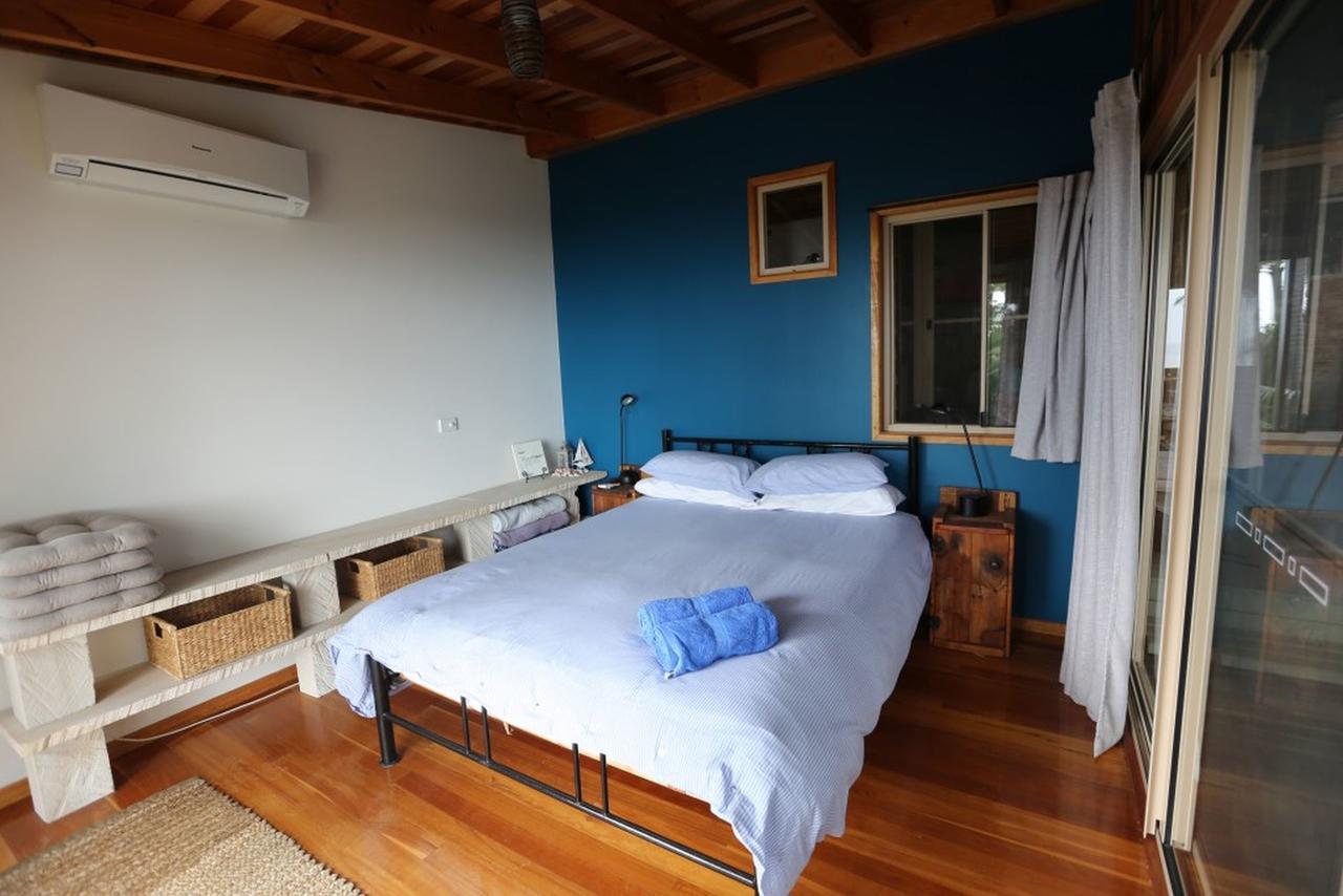 Benji'S By The Sea Apartment Scotts Head Room photo